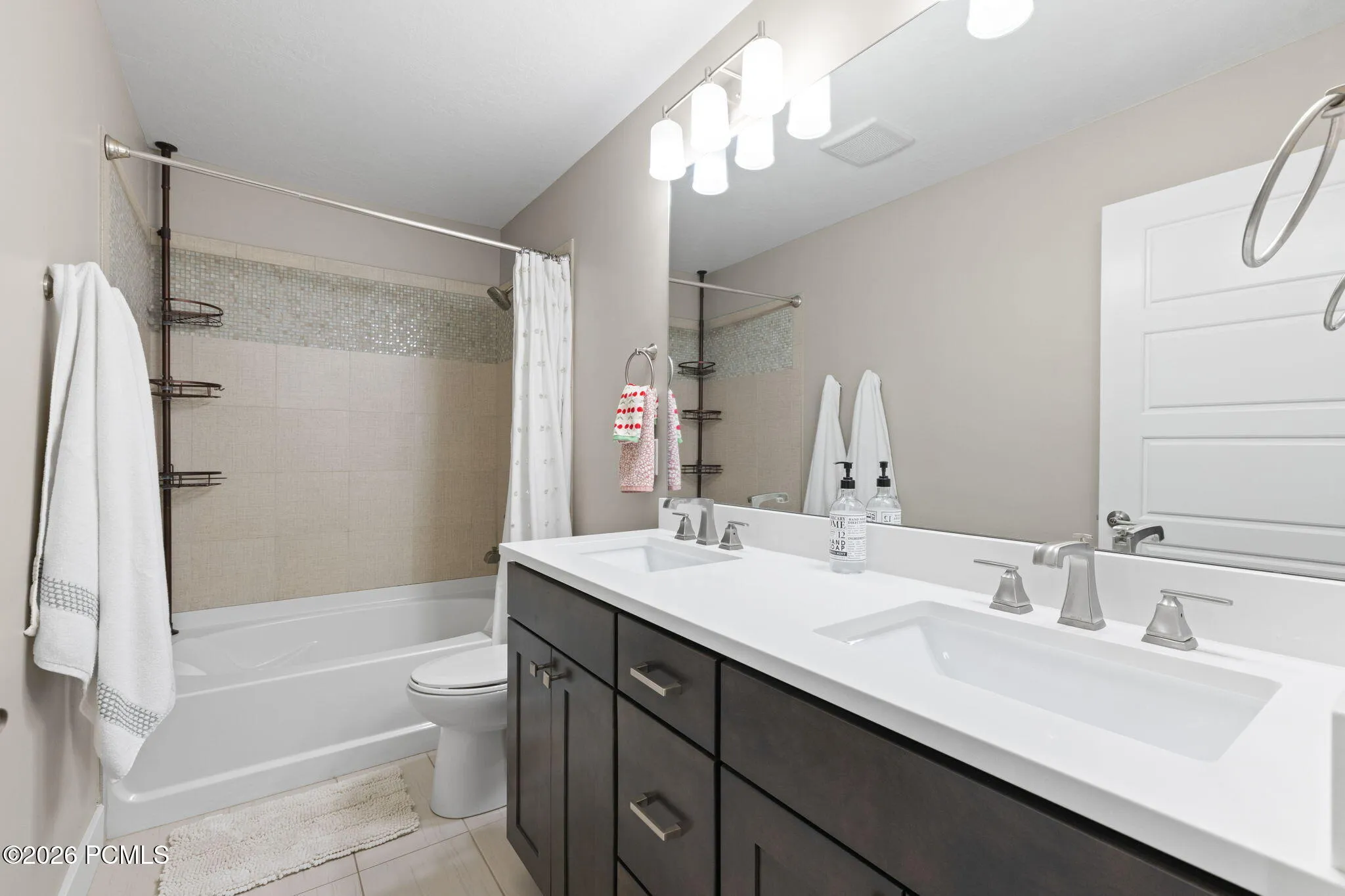 Upper level full bathroom