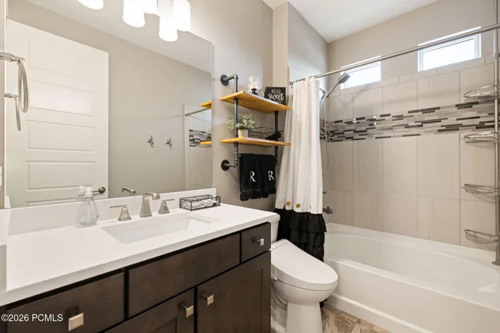 Main level full bathroom
