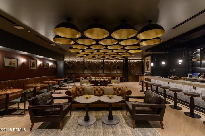 Hidden Ace Bar w/live entertainment