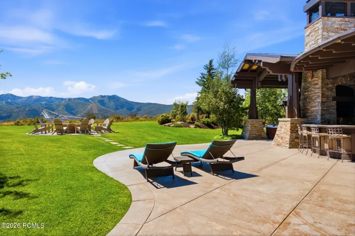 Stunning Outdoor Spaces with no rooflines in the impactful View Corridor.