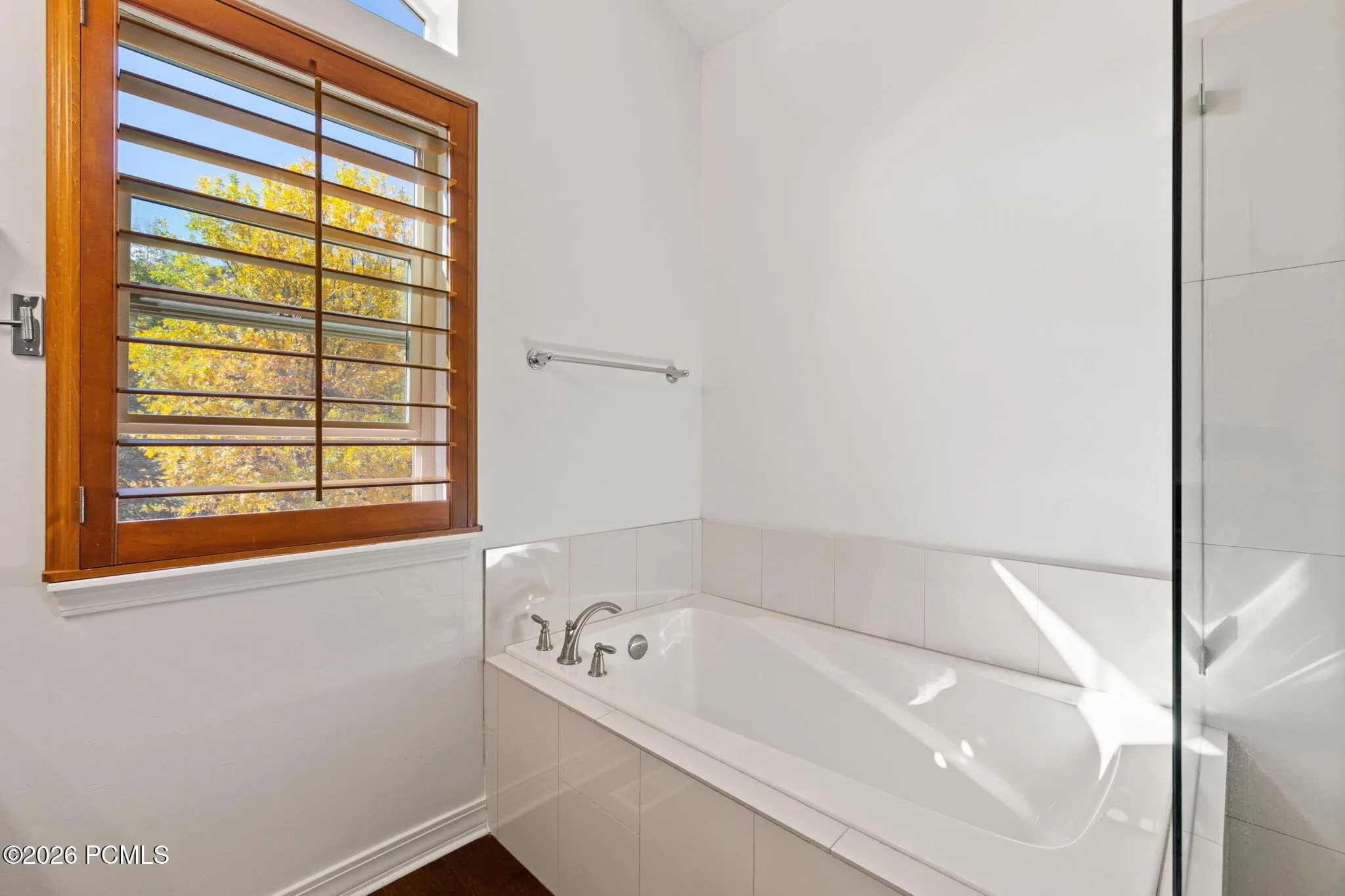 Primary bathtub