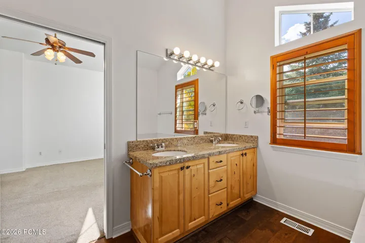 Double sink vanity