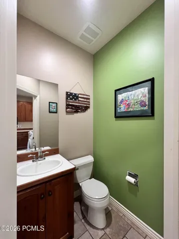 Main-level half-bath