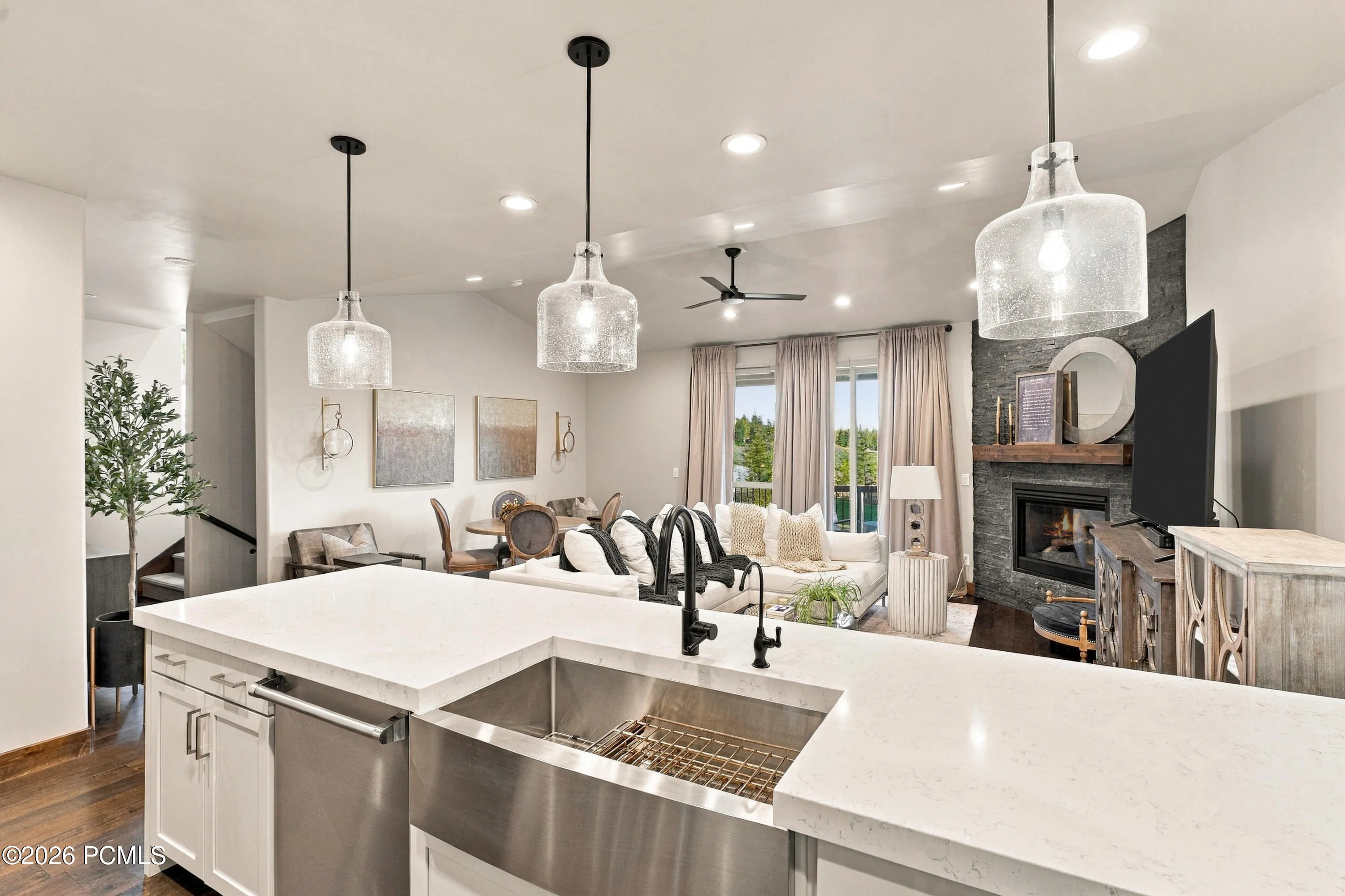 Gorgeous Quartz, SS Sink