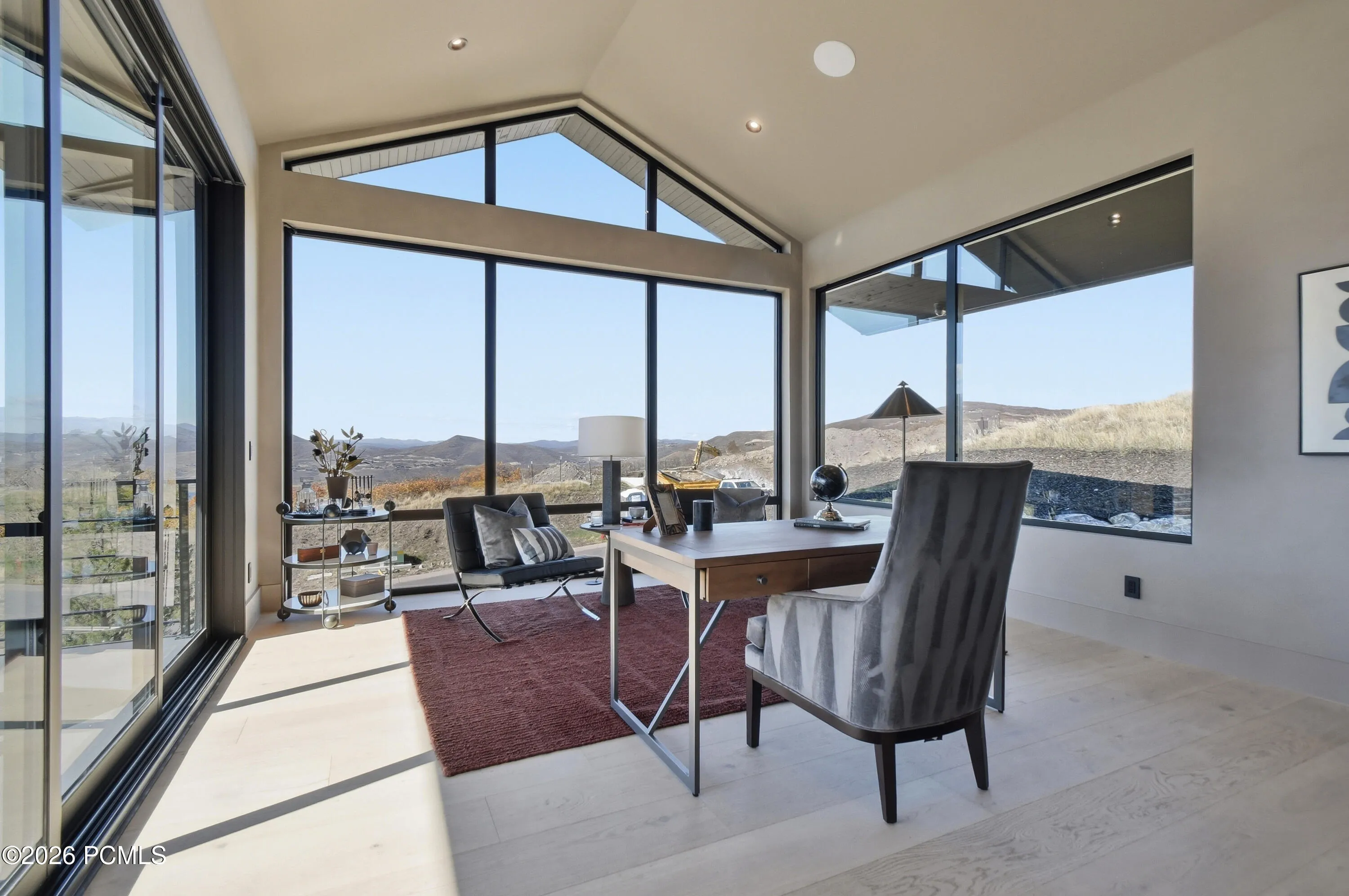 Wrapped in glass on three sides, this remarkable room commands a captivating panorama of Deer Valley’s celebrated peaks & the shimmering waters of Jordanelle Reservoir. Natural light pours through the expansive windows, creating an extraordinary sense of openness while the ever-changing mountain scenery becomes a living work of art from nearly every vantage point.
