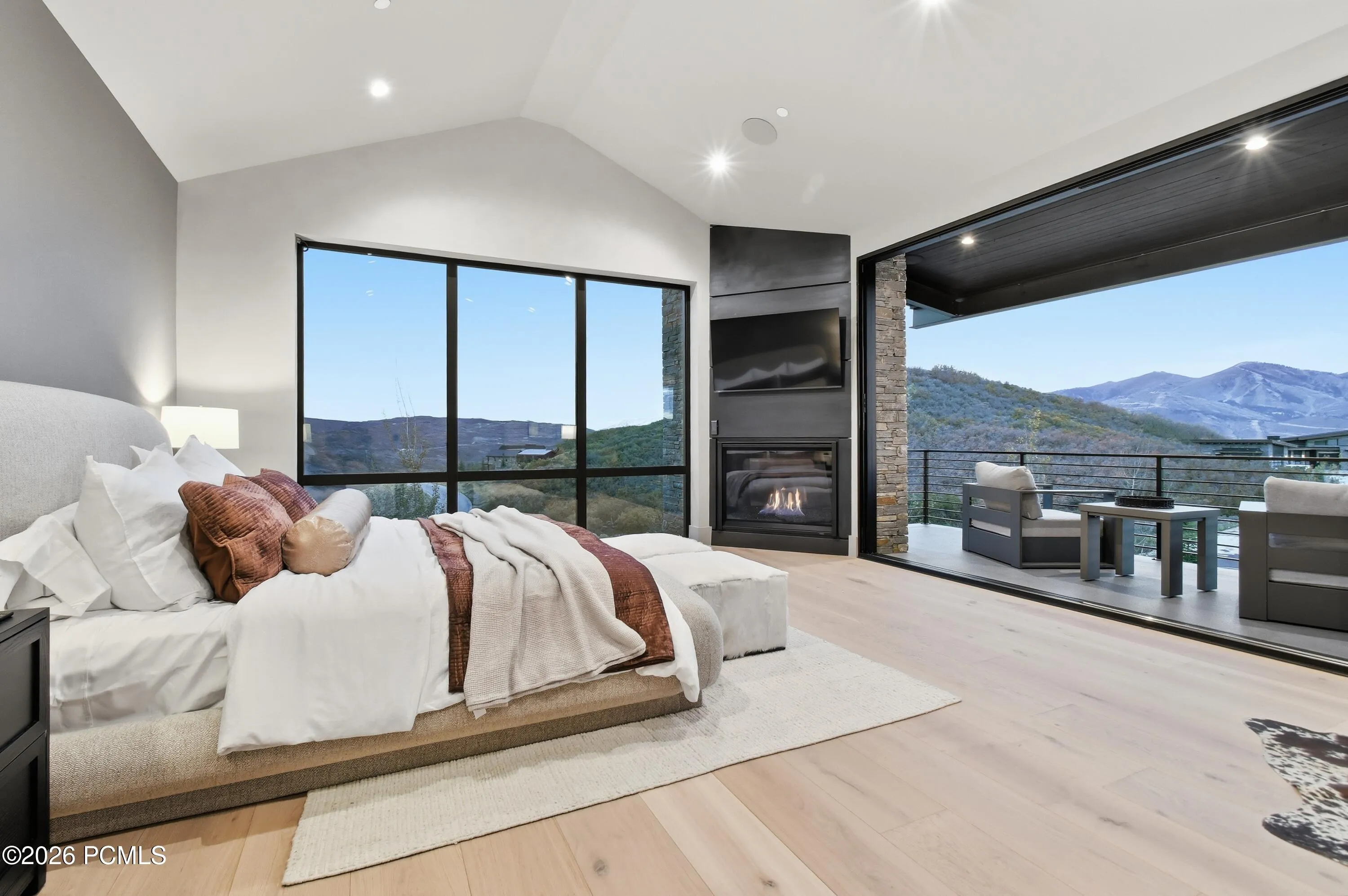 Revel in the uninterrupted mountain vistas of Mount Timpanogos & Deer Valley. From snow-draped summits to the rich colors of autumn, these coveted views offer an ever-changing portrait of Utah’s most celebrated mountain scenery.