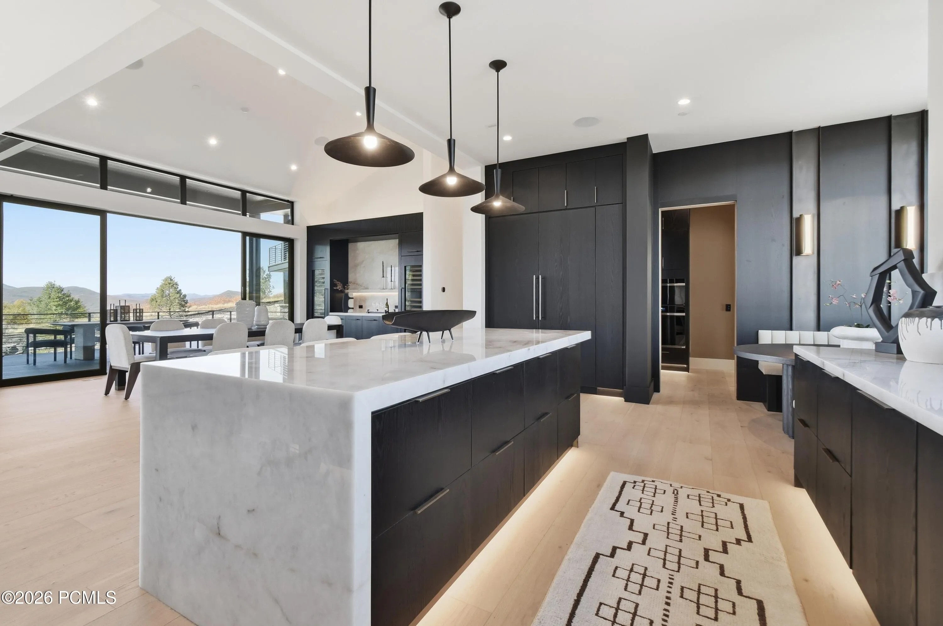 Conceived for the discerning culinary enthusiast, this generously proportioned kitchen accommodates multiple chefs with ease, allowing elaborate multi-course preparations to unfold simultaneously amid exquisite finishes, expansive work surfaces & professional-grade appointments.