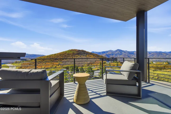 An intimate open-air escape, where a glass of fine wine or an expertly crafted cocktail is best savored against the breathtaking backdrop of the surrounding mountains. As the last golden light settles across the peaks & the evening air turns crisp, this sheltered vantage point becomes an enchanting setting for unhurried conversation, quiet reflection & the pleasures of mountain living.