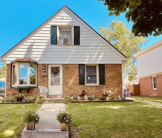 4832 W Fillmore Dr, Milwaukee, WI 53219