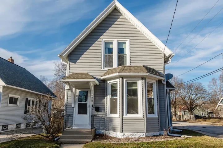 926 Linden St, Waukesha, WI 53186