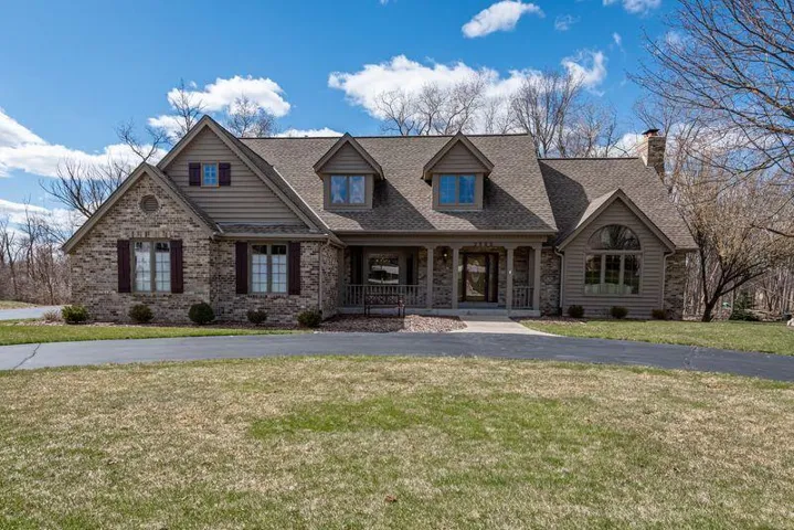 2505 Buckingham Pl, Brookfield, WI 53045