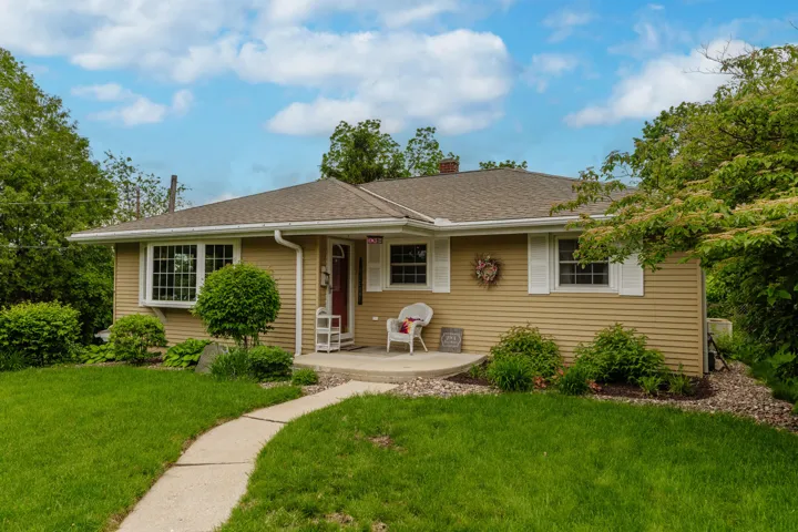 2001 Easy St, Waukesha, WI 53188