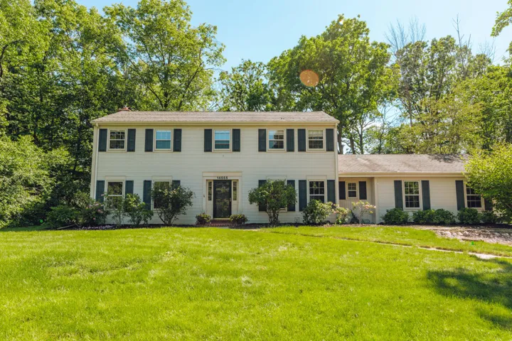 14555 Woodridge Cir, Brookfield, WI 53005