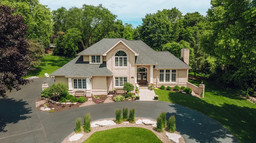 19360 Chaparral Dr, Brookfield, WI 53045