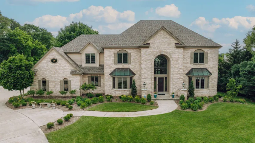 1285 Weston Hills Ct, Brookfield, WI 53045