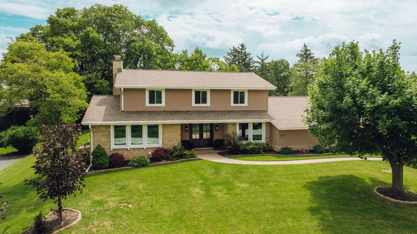 2380 Whippletree Ln, Brookfield, WI 53045