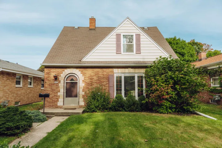 5671 N Stanton Dr, Glendale, WI 53209