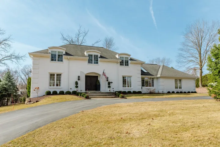 2645 Woodhill Ct, Brookfield, WI 53005