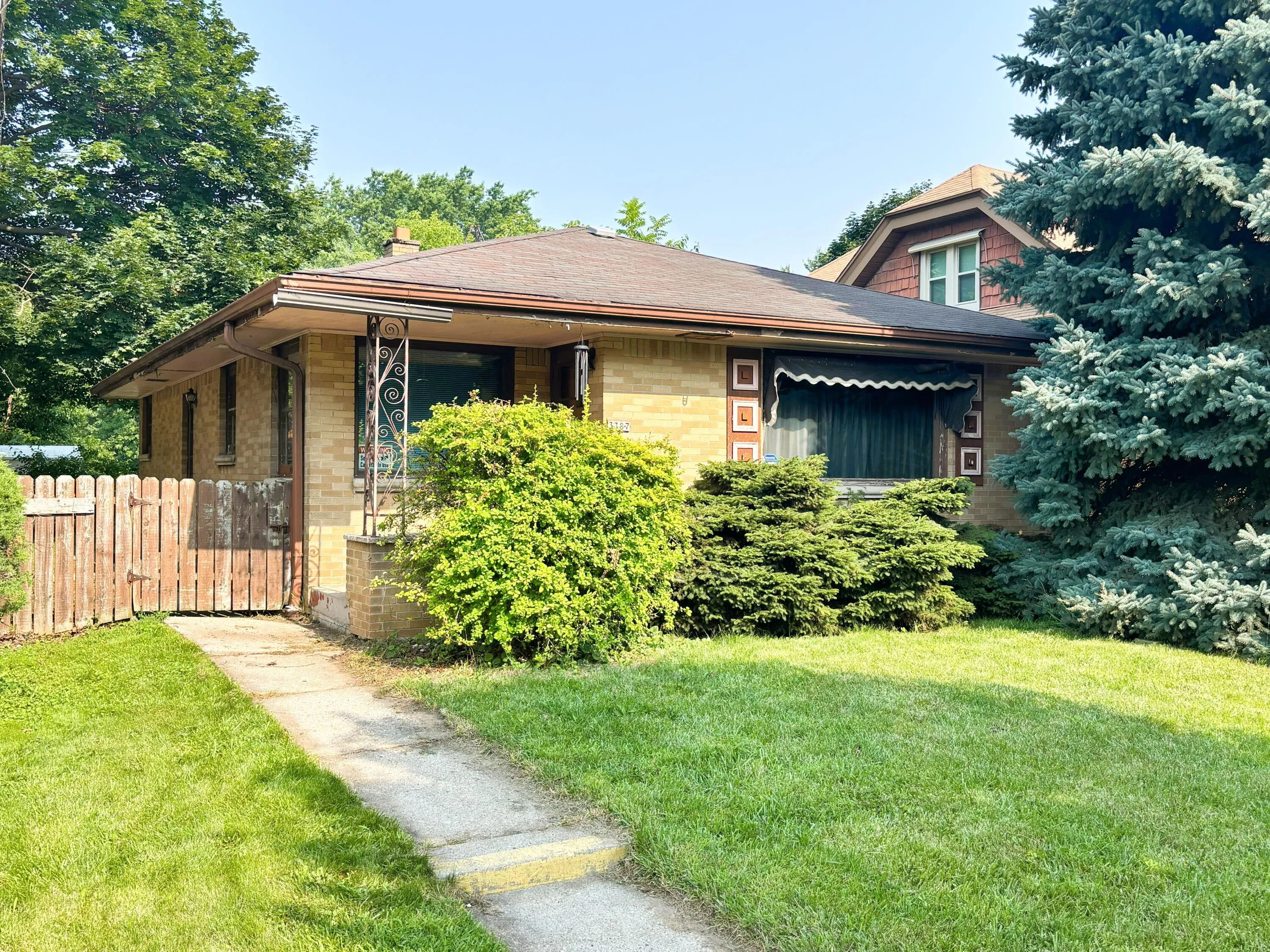 3387 Howell Ave, Milwaukee, Wisconsin 53207, 3 Bedrooms Bedrooms, ,2 BathroomsBathrooms,Residential,For Sale,Howell,1929511