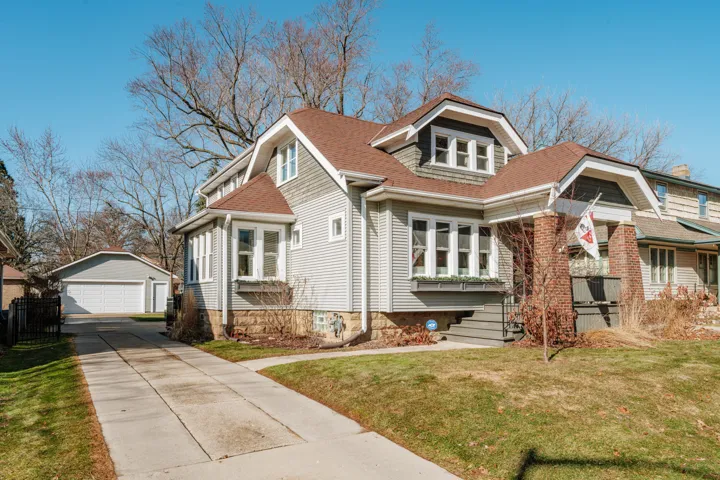 1921 Underwood Ave, Wauwatosa, WI 53213