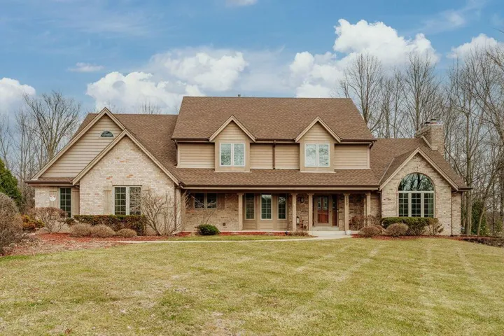 150 Bunker Hill Dr, Brookfield, WI 53005