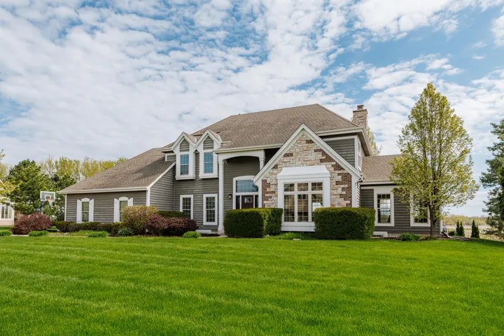 2850 Berwick Ct, Brookfield, WI 53045