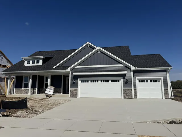 1746 Switchgrass St, Oconomowoc, WI 53066