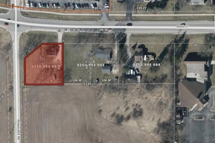 N63W24577 Silver Spring Dr, Sussex, WI 53089