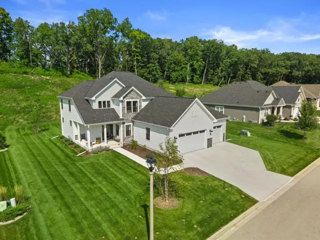 N69W23598 Donna N Dr, Sussex, WI 53089