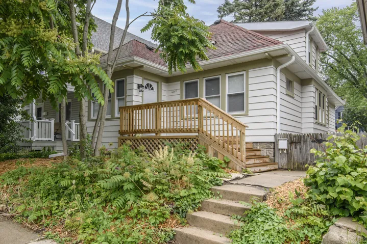 3226 N Newhall St, Milwaukee, WI 53211