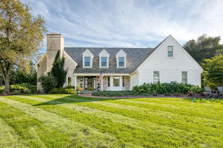 20735 Bartlett Dr, Brookfield, WI 53045