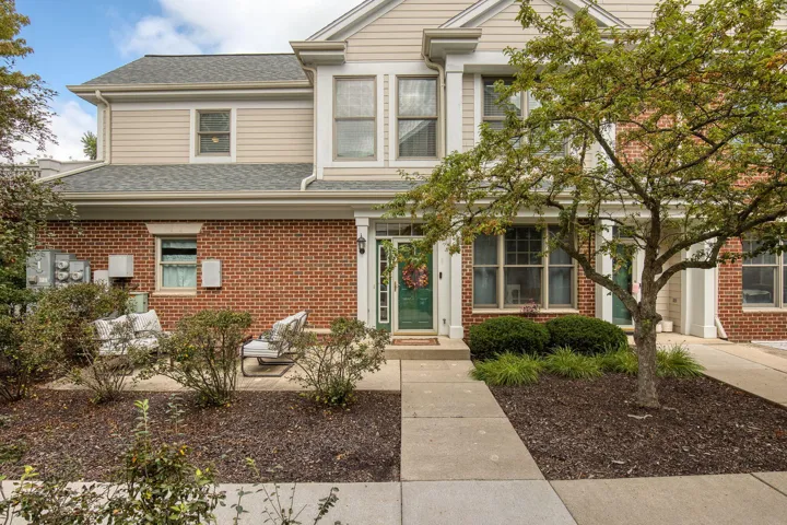 1911 Norhardt Dr, Brookfield, WI 53045