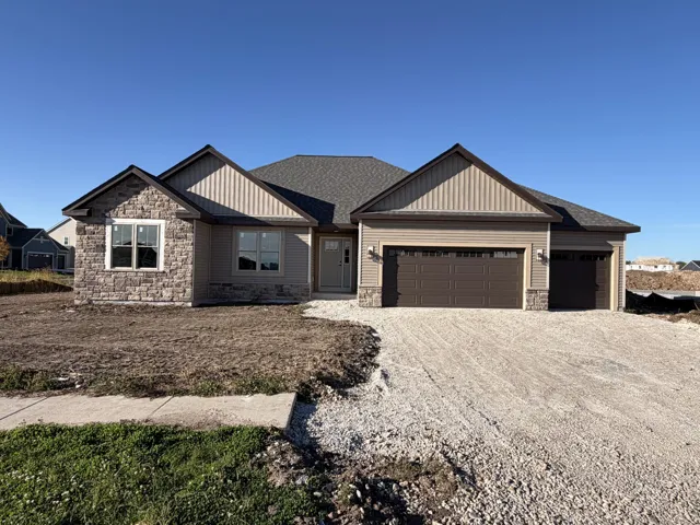 1236 Wild Rye Ln, Oconomowoc, WI 53066