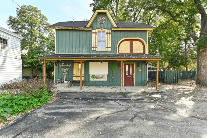 511 N Grand Ave, Waukesha, WI 53186