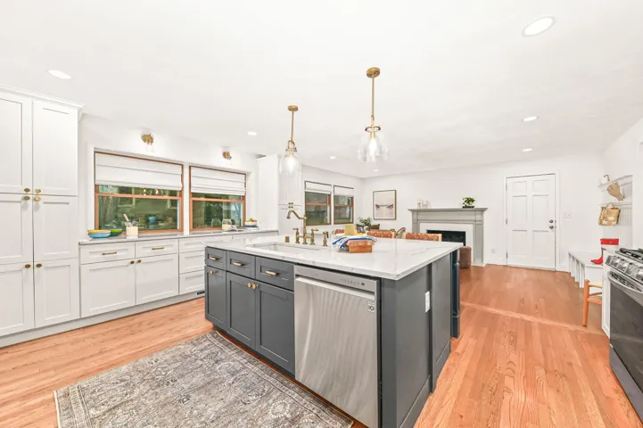 3200 Jerri Ct, Brookfield, WI 53045