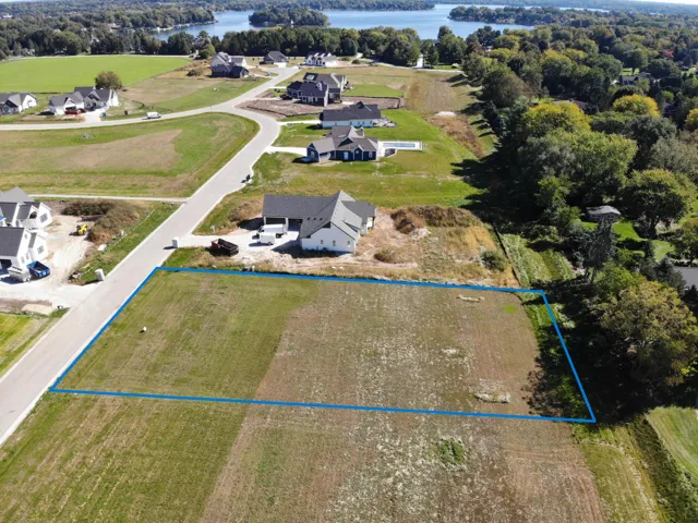 N62W35631 Doolan Dr, Lac La Belle, WI 53066