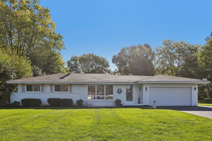 3250 Bermuda Blvd, Brookfield, WI 53045