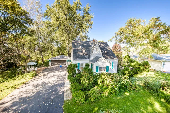3285 Fiebrantz Dr, Brookfield, WI 53005