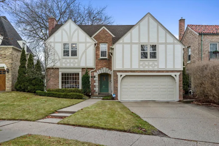 3916 N Ridgefield Cir, Shorewood, WI 53211