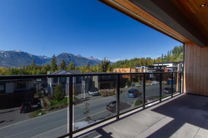 Balcony featuring a mountain view