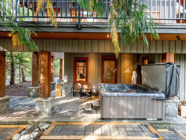 Patio / terrace with a hot tub