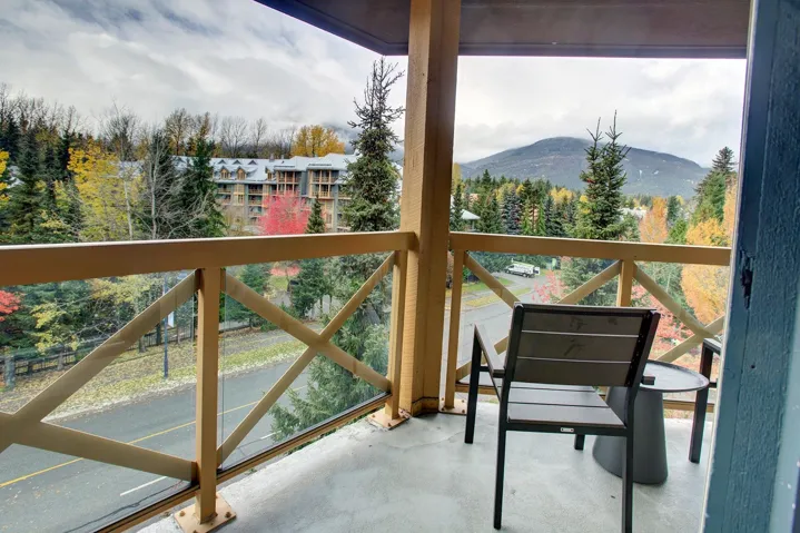 Balcony featuring a mountain view
