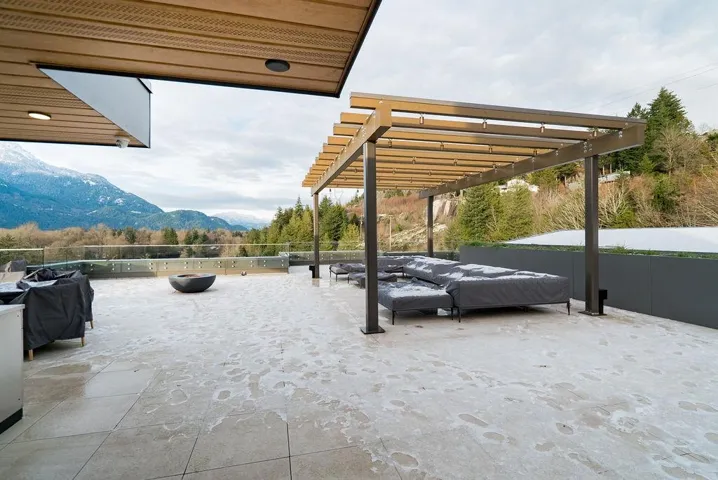 Roof top patio, BBQ area