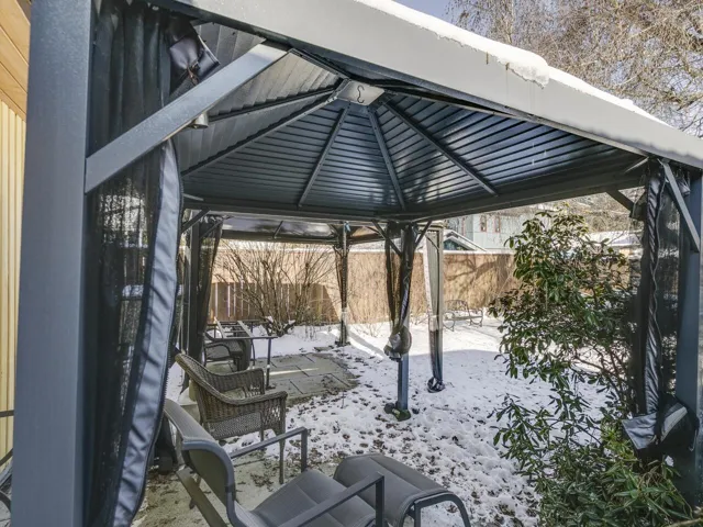 with 2 gazebos ( can be included )