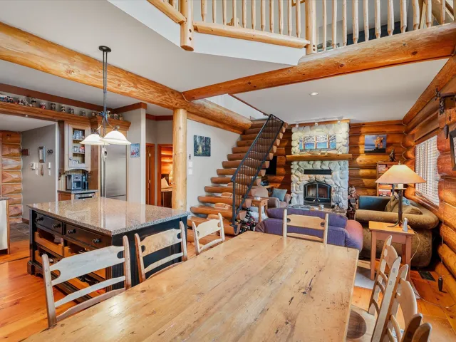 Open floor plan living room, kitchen and dining area.