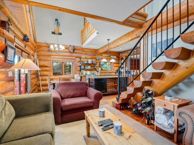 Open floor plan living room, kitchen and dining area.