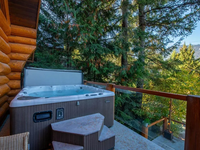 Private hot tub with valley views!
