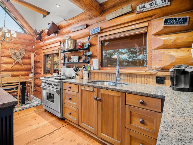 Open floor plan kitchen. Granite countertops, Boshe DW and Wolf Range.