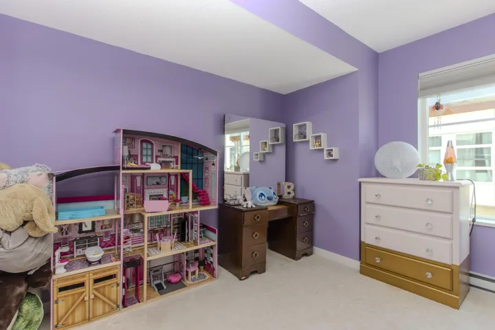 Spacious bedroom with built in closet
