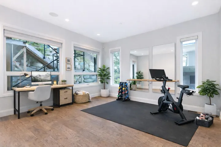 Bedroom on main floor or multipurpose room/office